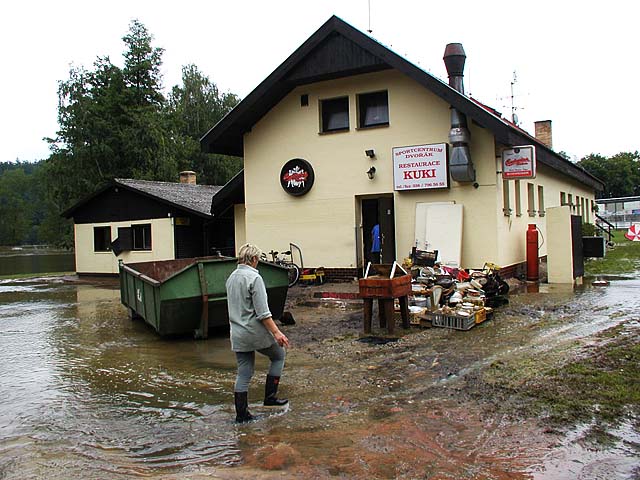 povoden-2002-hluboka-pod_hrazi-2002-08-14-8.30-0004.jpg